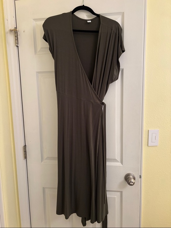 Old Navy Dresses & Skirts - Old Navy Olive Green Wrap Maxi Dress